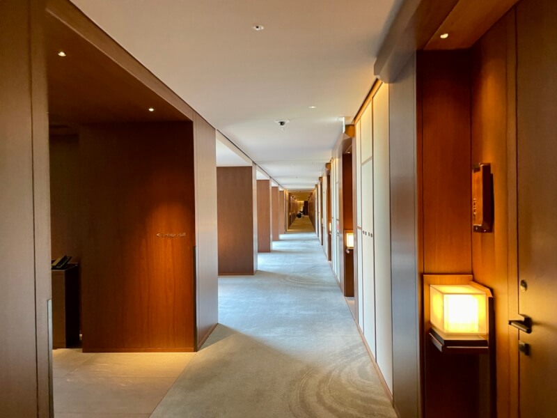 HOTEL THE MITSUI KYOTOの客室前の廊下
