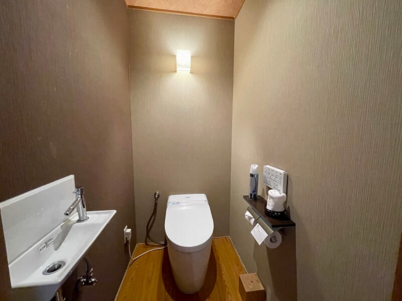 あかん悠久の里 鶴雅 別館の客室のトイレ