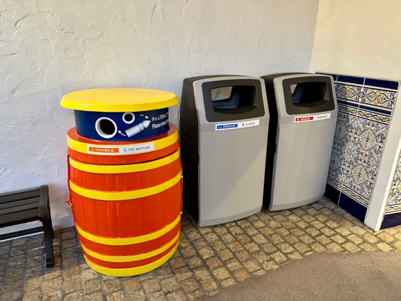 パルケエスパーニャのエントランス付近のゴミ箱