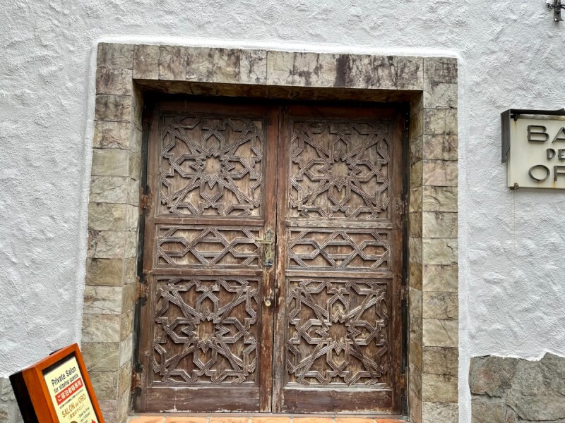 志摩地中海村の黄金のサロンのドア