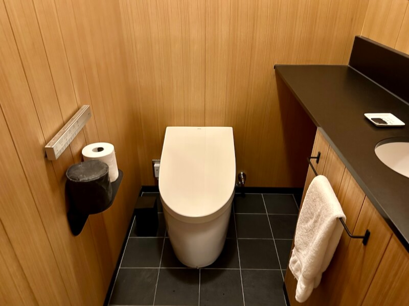 エースホテル京都のヒストリックツインのトイレ