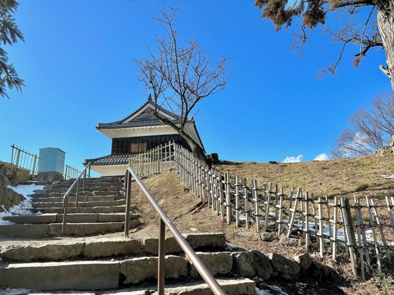 上田城の西櫓を見上げたところ