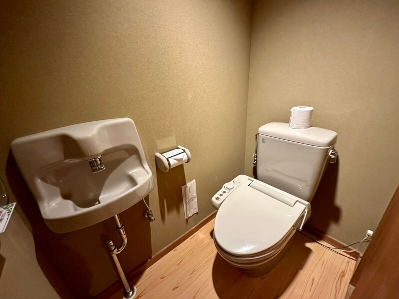 桂川の和室のトイレ