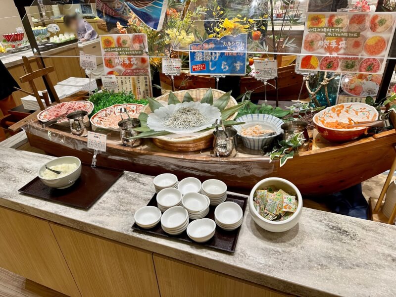桂川の朝食ブッフェの海鮮丼コーナー