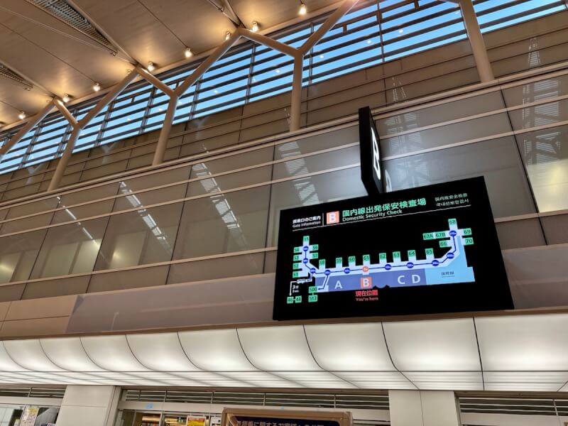 羽田空港の撤去された大型サイネージの跡
