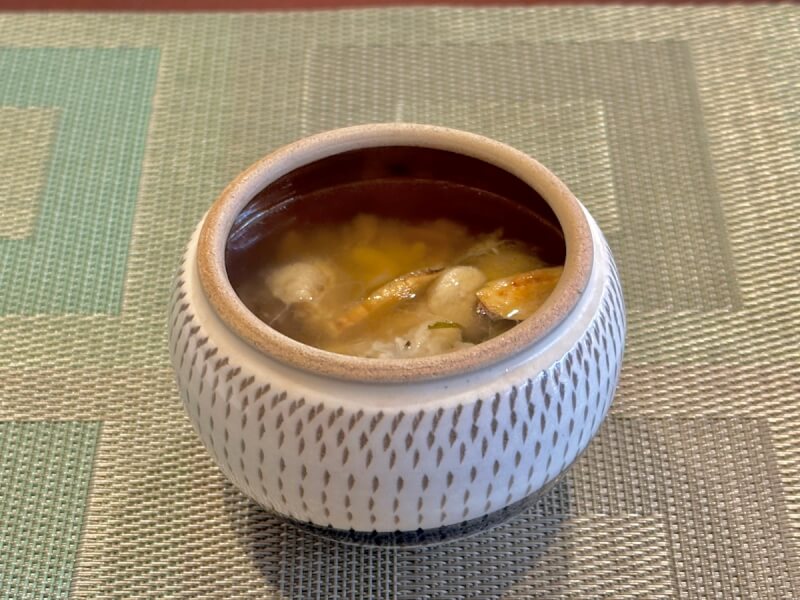 蒸士茶楼の鉄輪天然蒸気　薬膳滋養汽鍋スープ
