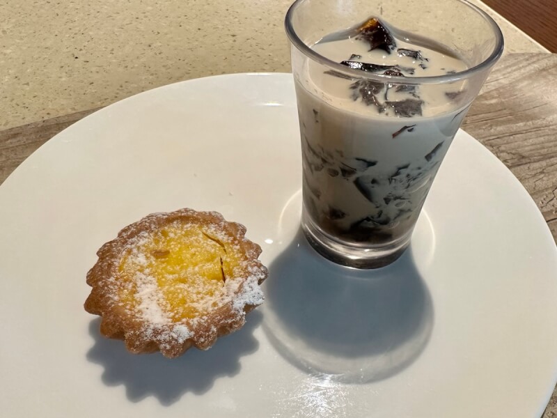 杉乃井ホテル宙館の朝食ブッフェのエッグタルトとコーヒーゼリー