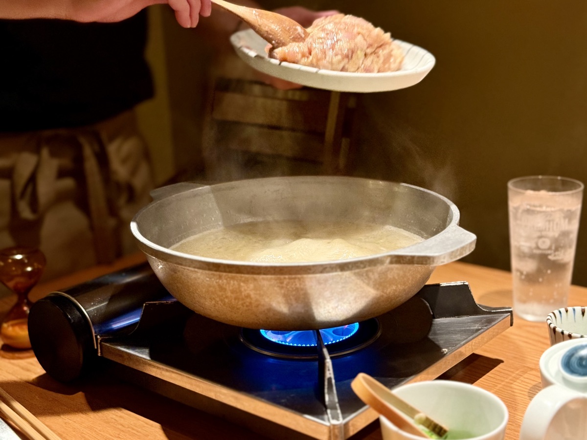 博多水炊き専門 橙
鳥つくねを作るところ