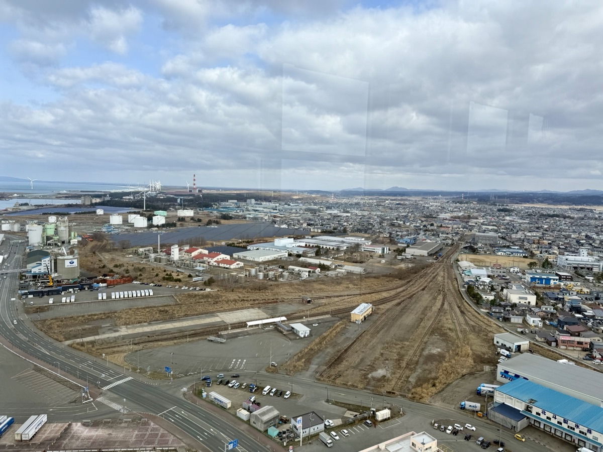 ポートタワーセリオンから見た秋田港駅