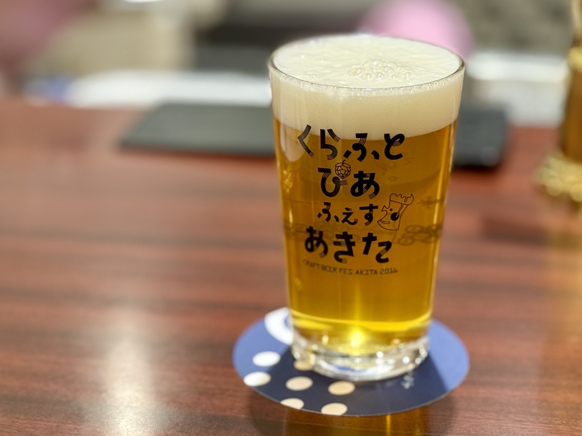あきたくらすのカウンターで飲んだクラフトビール