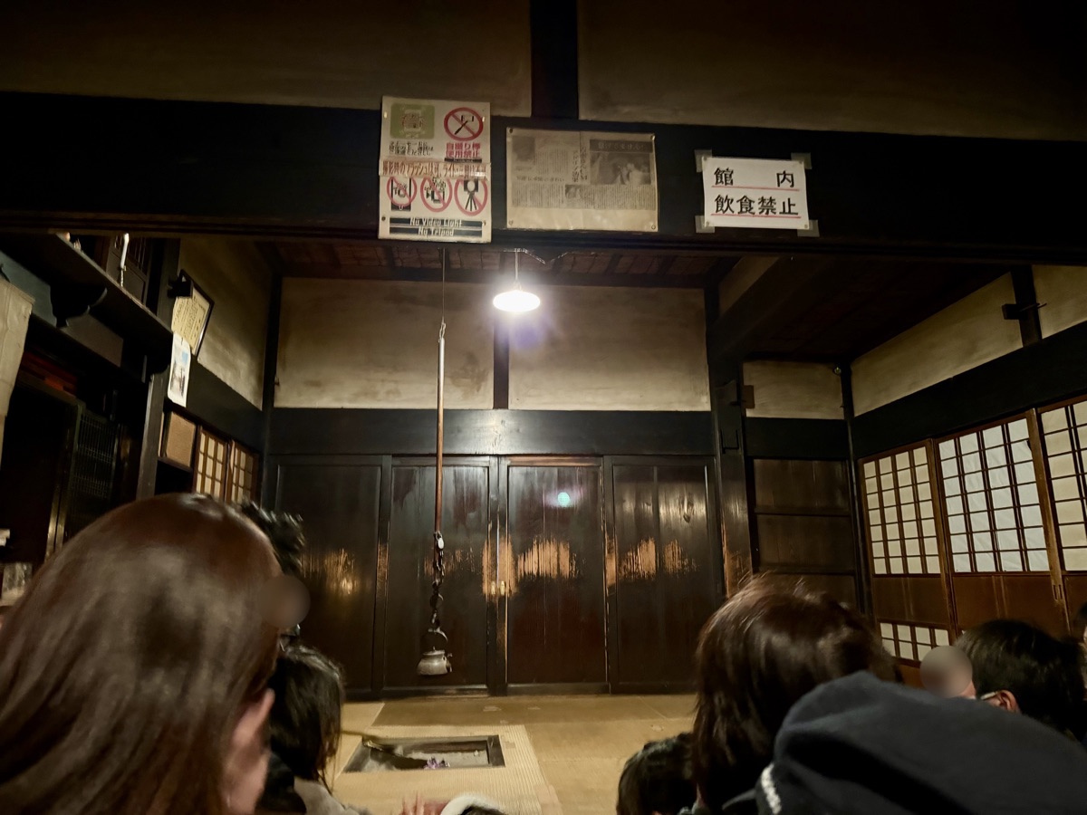 男鹿真山伝承館なまはげの登場を待つ