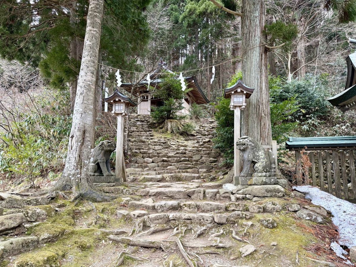 真山神社の階段