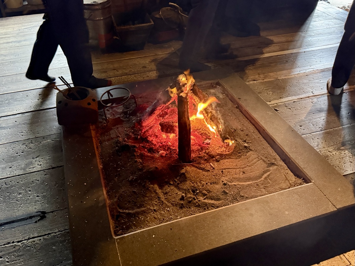 男鹿真山伝承館の囲炉裏