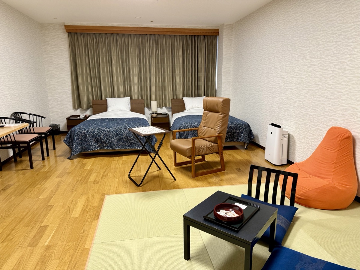 秋田温泉さとみ　東館和洋室