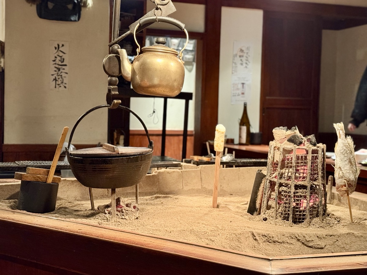 とっぴんぱらりのぷ店内
店内の中央にある囲炉裏