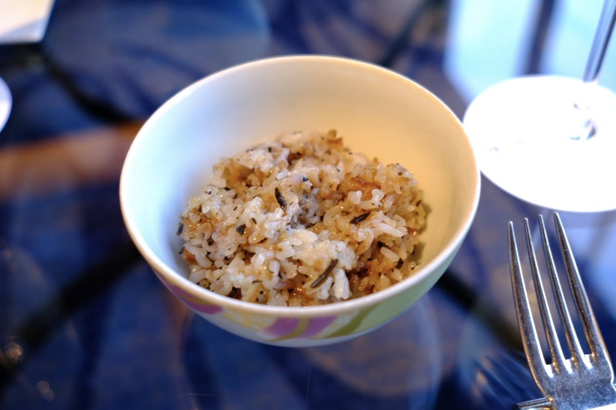 ウェスティンホテル大阪のラウンジのカクテルタイムのかやくご飯
