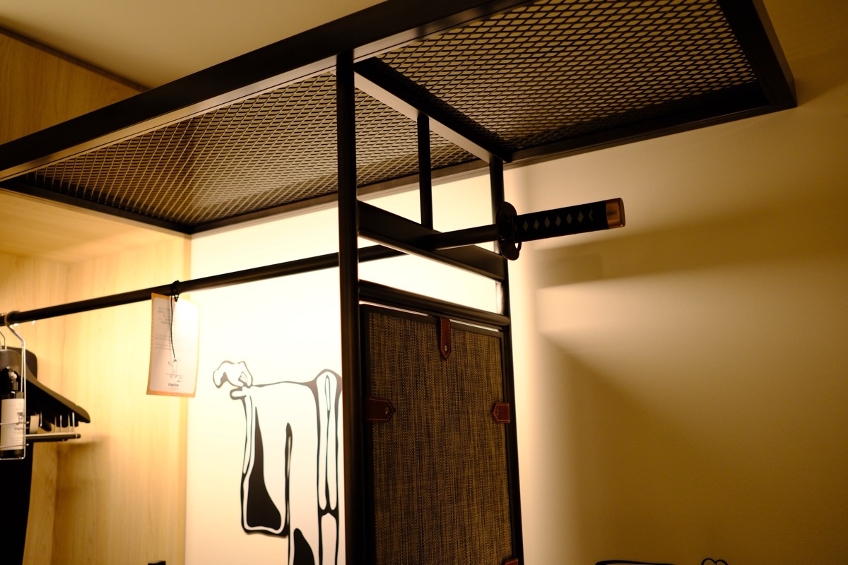 キャプション by Hyatt なんば 大阪のツインベッドルームのクローゼット