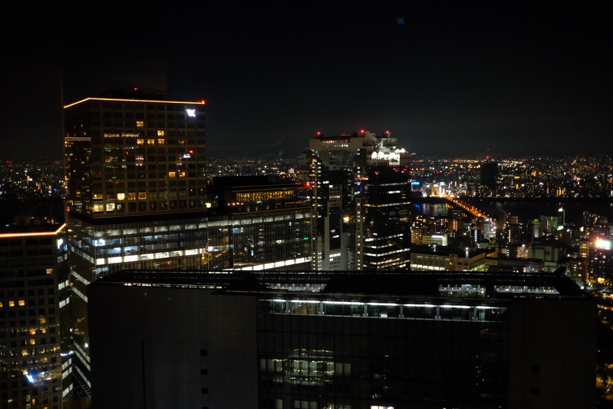 大阪ステーションホテルの部屋からの夜景