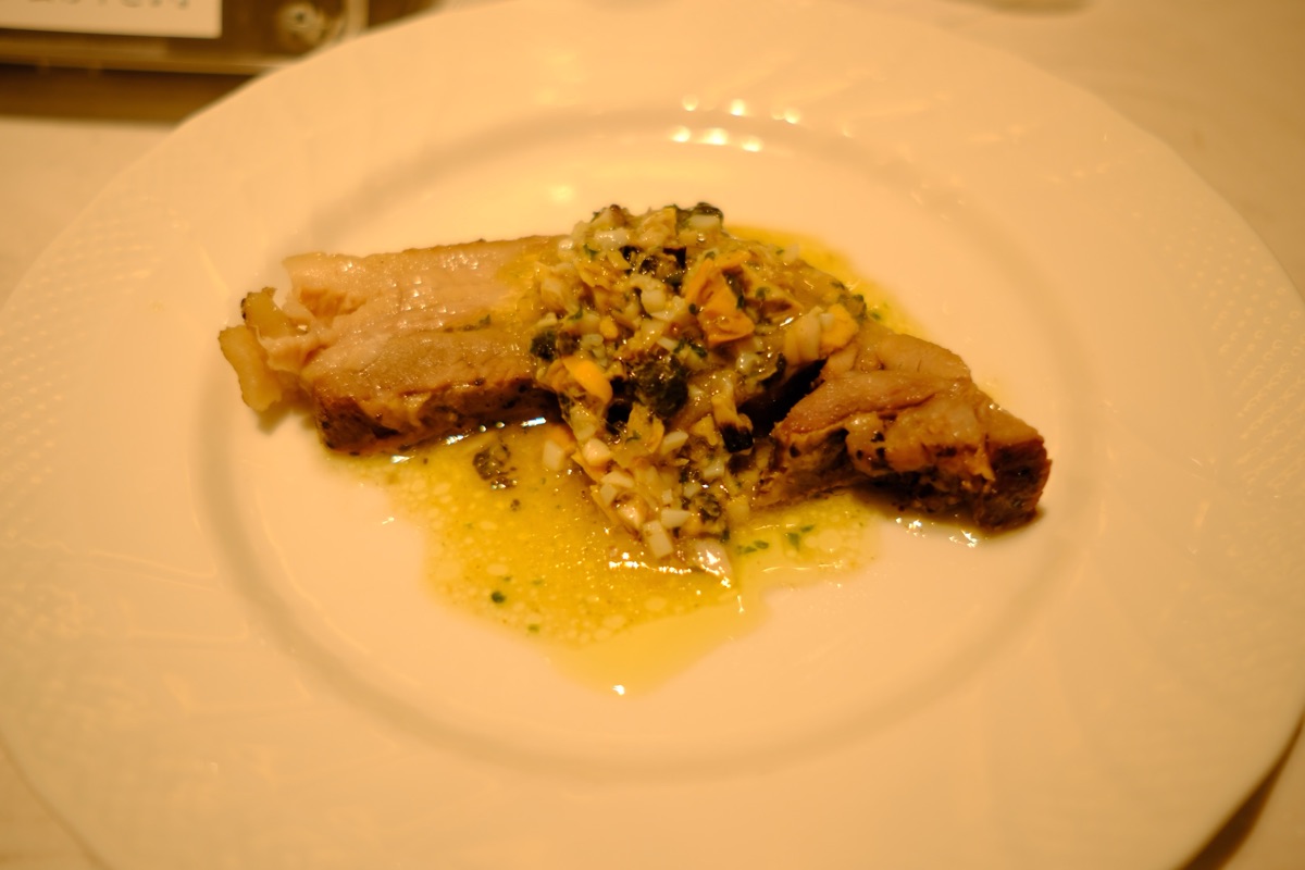 赤白ブラッスリー
蒸しサムギョプサルと魚介のソース