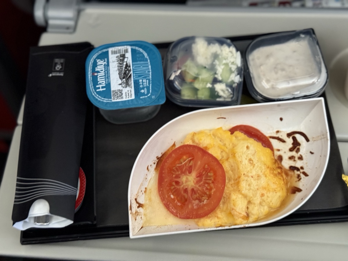 イスタンブールからヴェネツィアに行く時に出た機内食