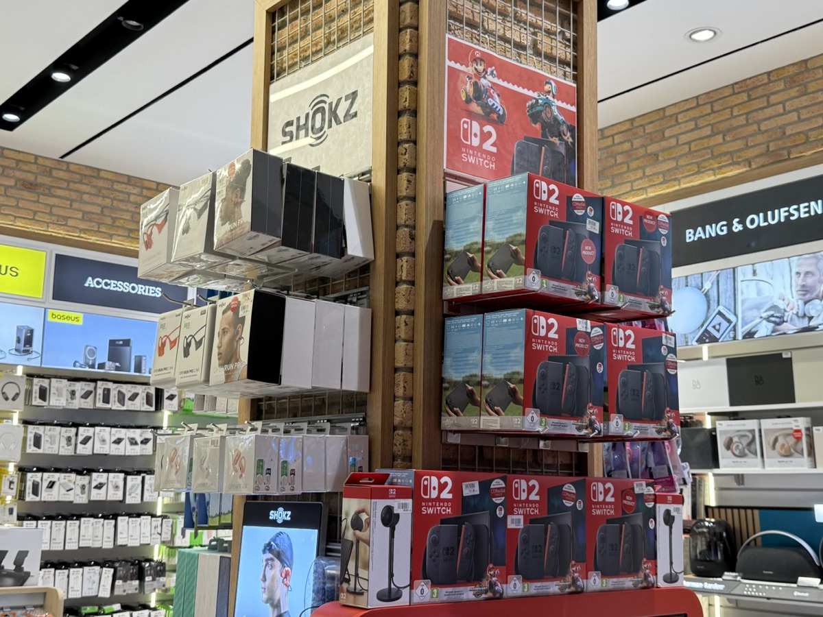イスタンブール国際空港でSwitch2が販売されている様子