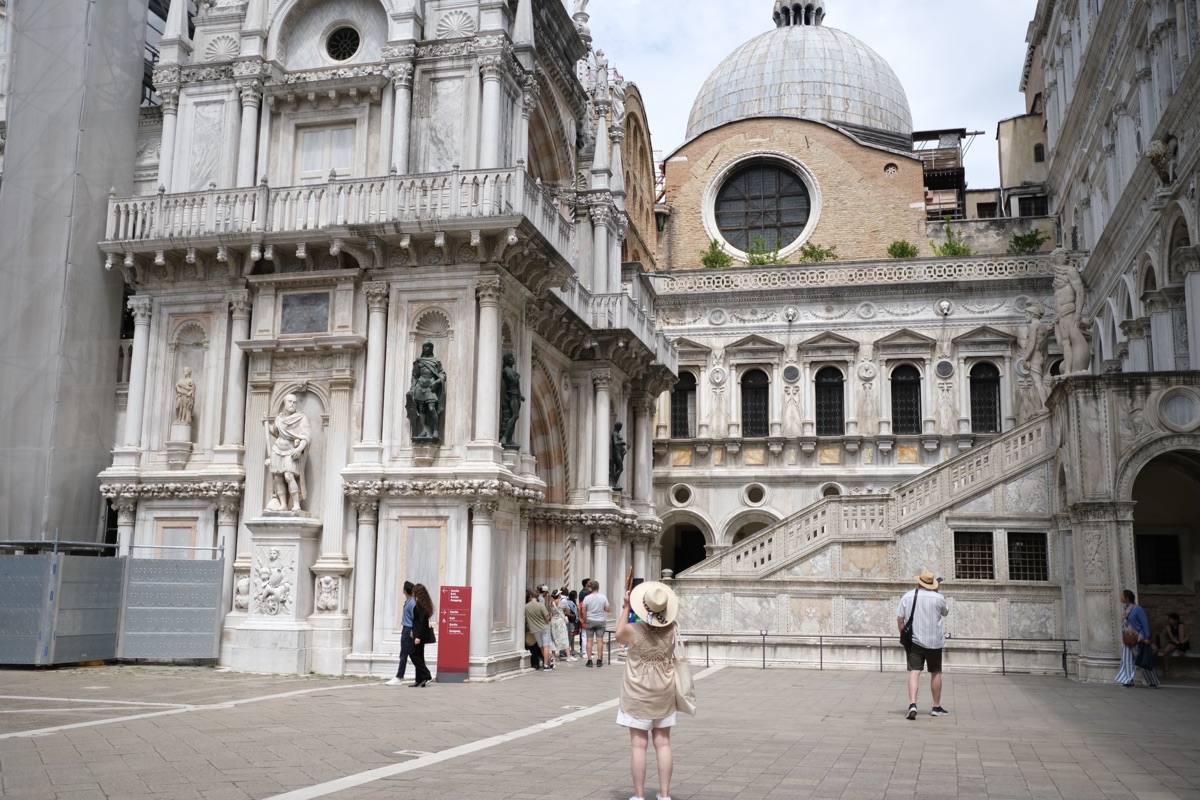 ドゥカーレ宮殿の中庭