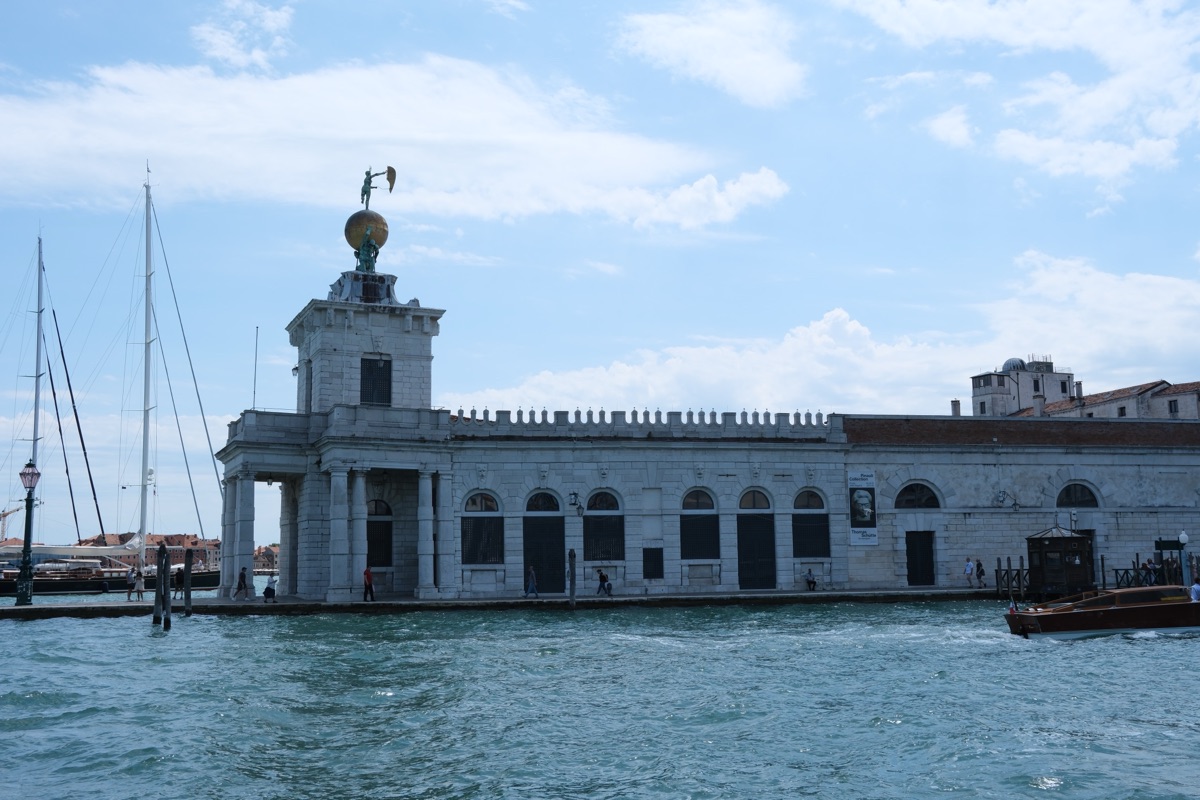 ヴァポレットから見たプンタ・デッラ・ドガーナ