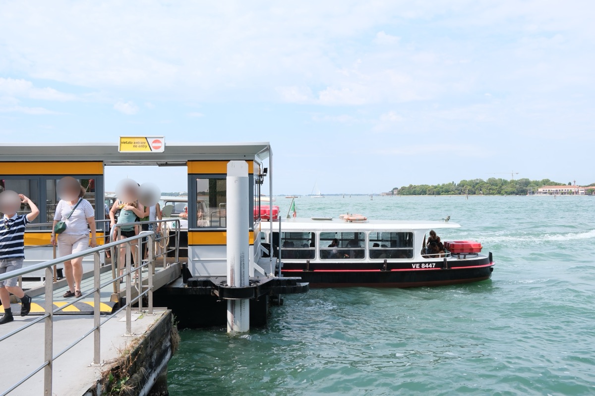 ジャルディーニにある船着場