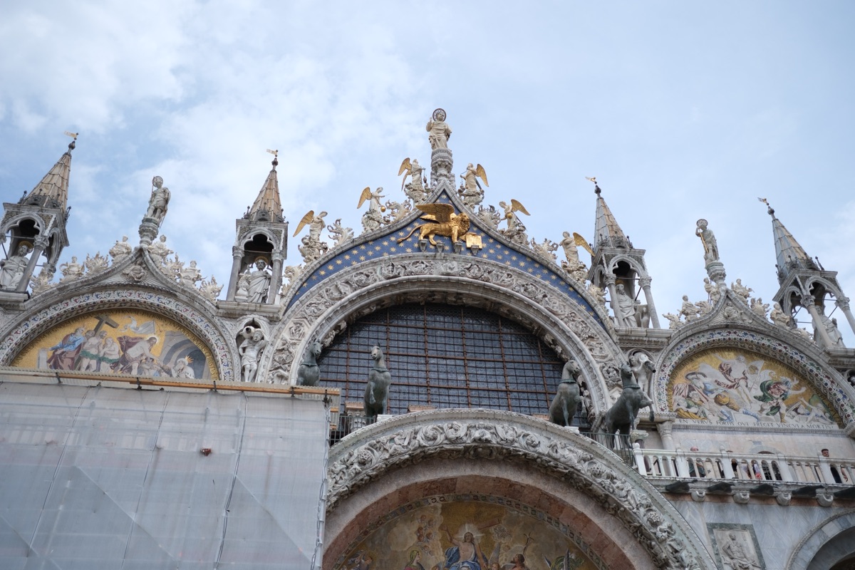 サン・マルコ寺院の外観
４頭の馬