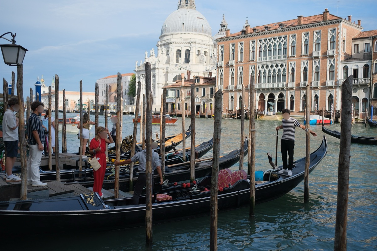 カナル・グランデのゴンドラ乗り場
ゴンドラに乗るところ