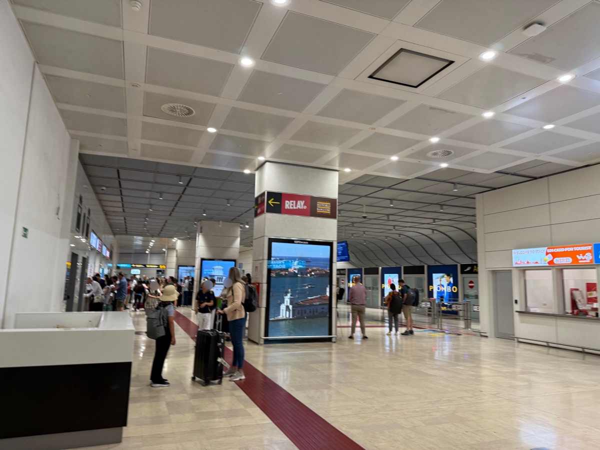 マルコ・ポーロ国際空港の中