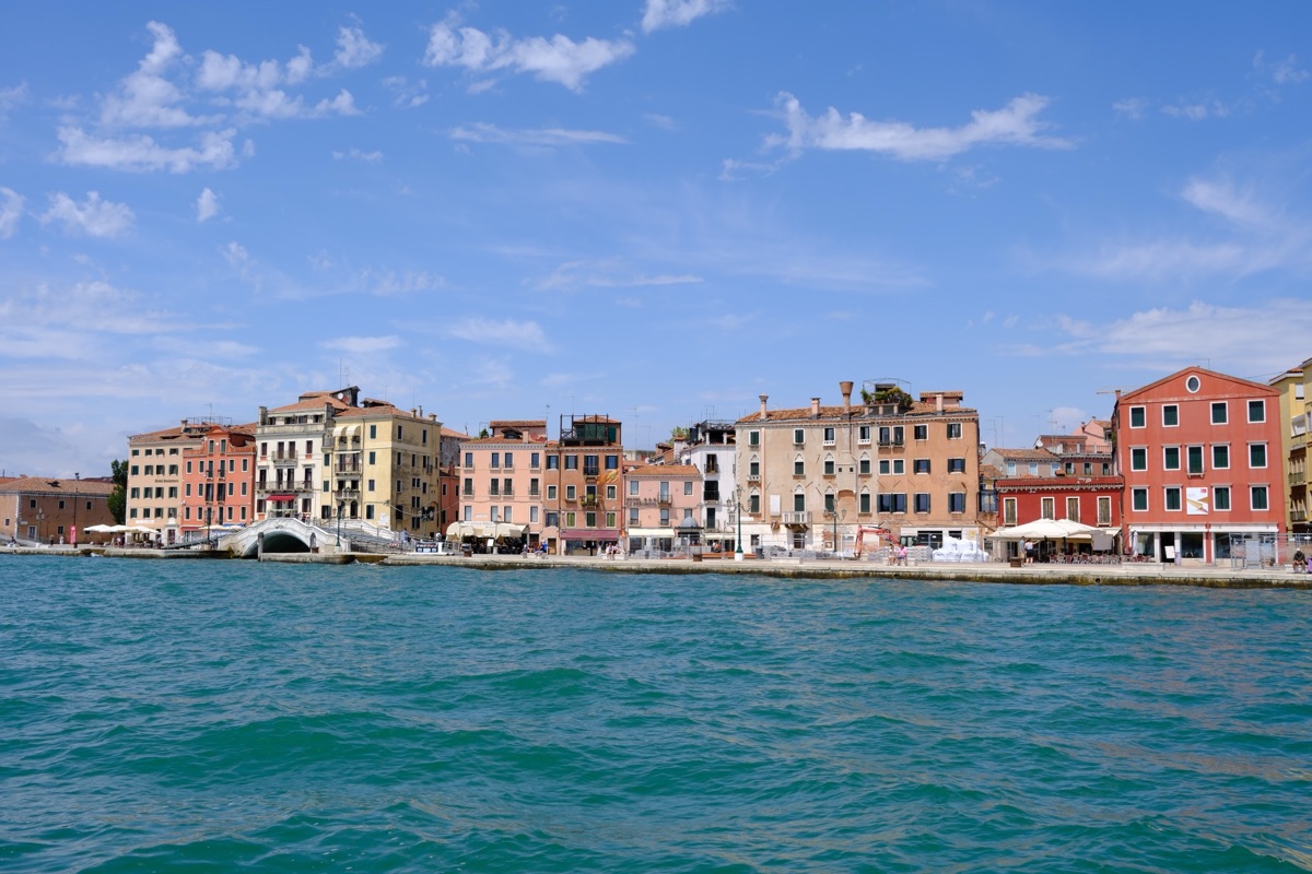 ヴァポレットから眺めるヴェネツィアの景色