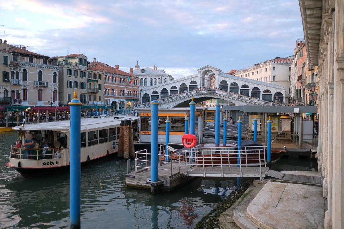 リアルト橋と運河の景色