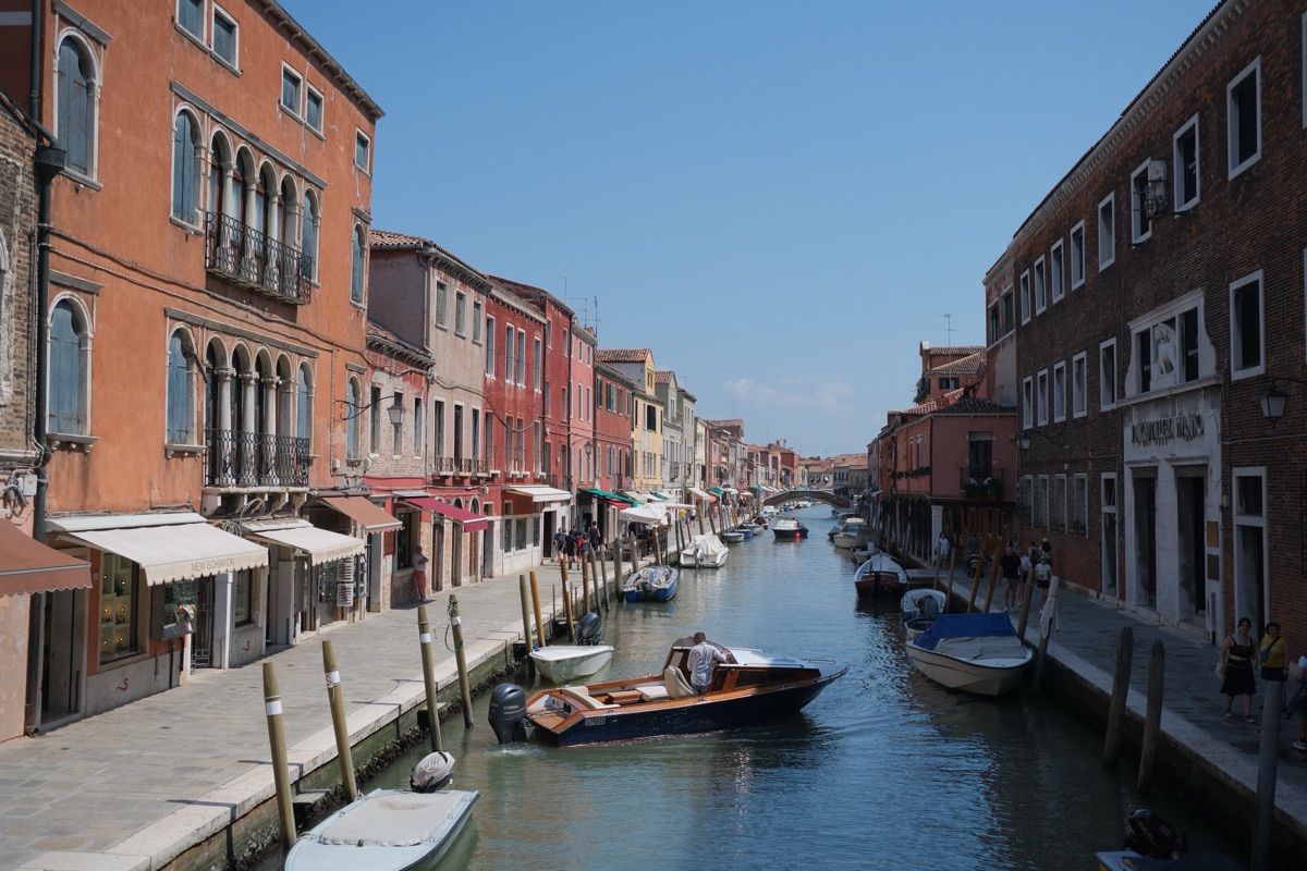 ムラーノ島の運河と街並み