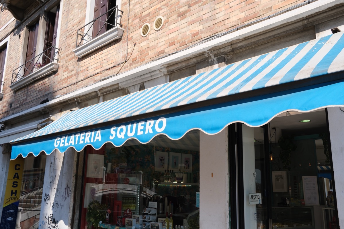ジェラテリア・ロ・スクエロ（Gelateria lo Squero）の店先