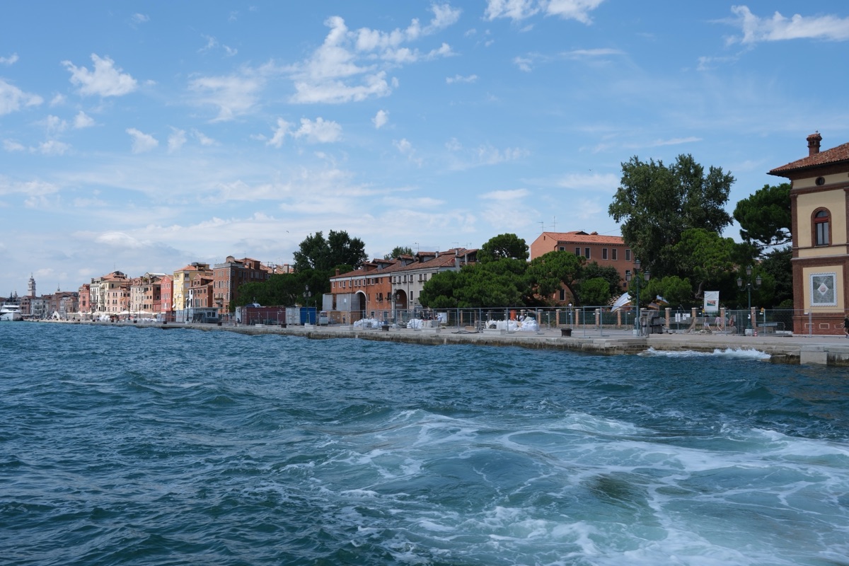 ヴァポレットから眺めるヴェネツィアの景色