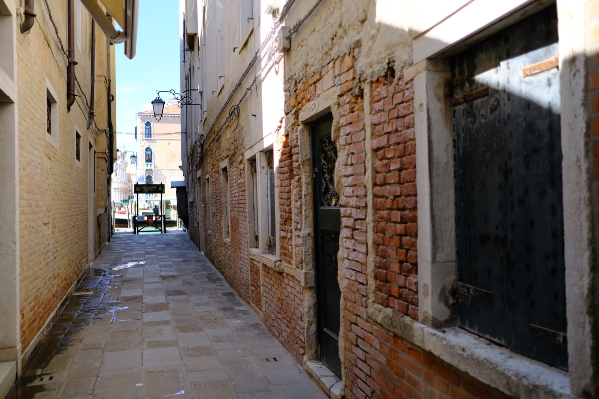 ヴェネツィアの路地