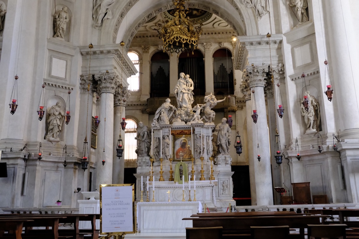 サンタ・マリア・デッラ・サルーテ聖堂の主祭壇