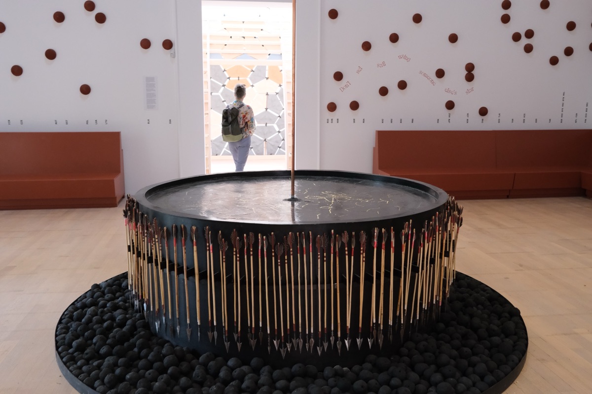 ヴェネツィア・ビエンナーレ 英国館の展示