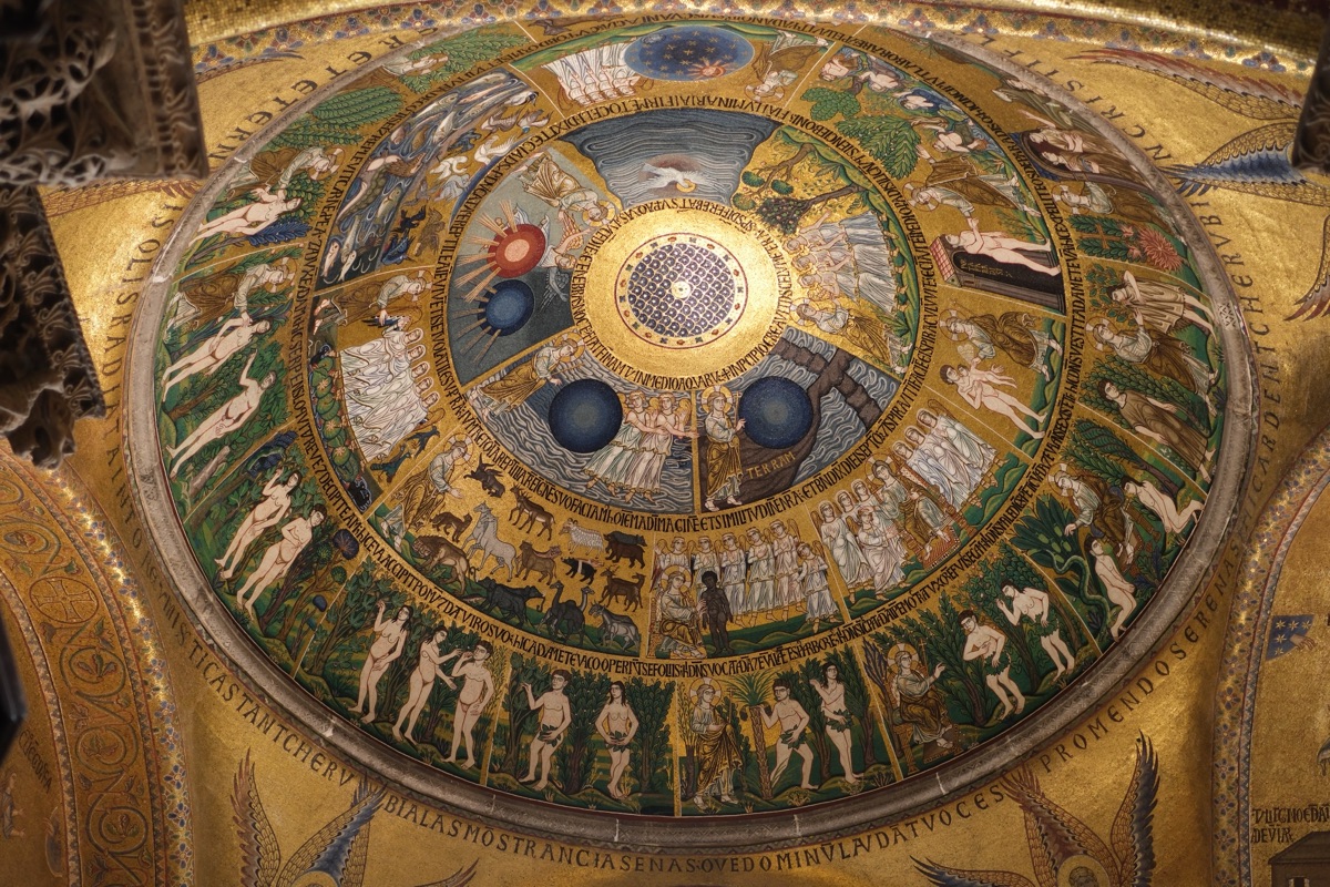 旧約聖書の創世記のモザイク画