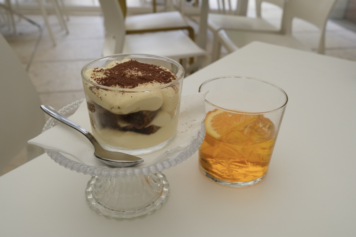 ペギー・グッゲンハイム・コレクションのカフェのティラミス