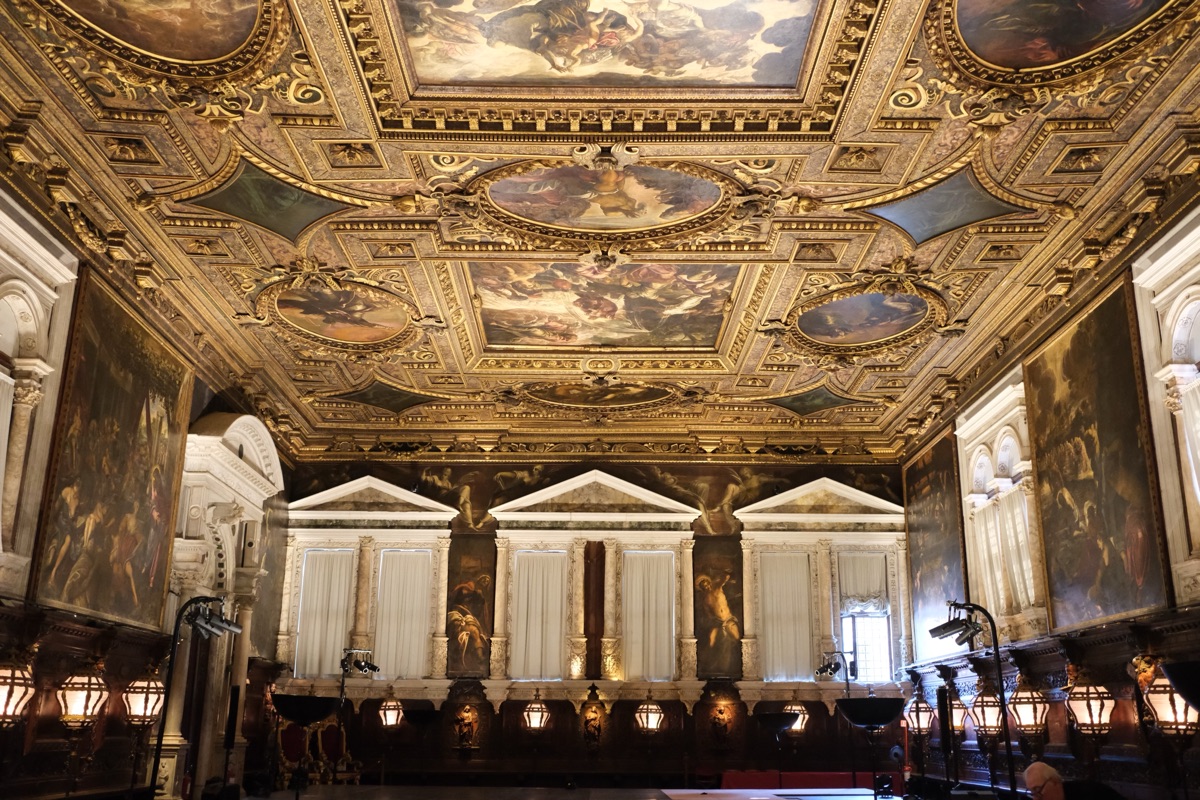 サン・ロッコ同信会館の大広間