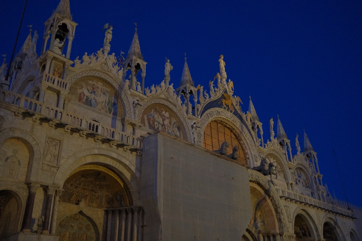 夜のサン・マルコ聖堂