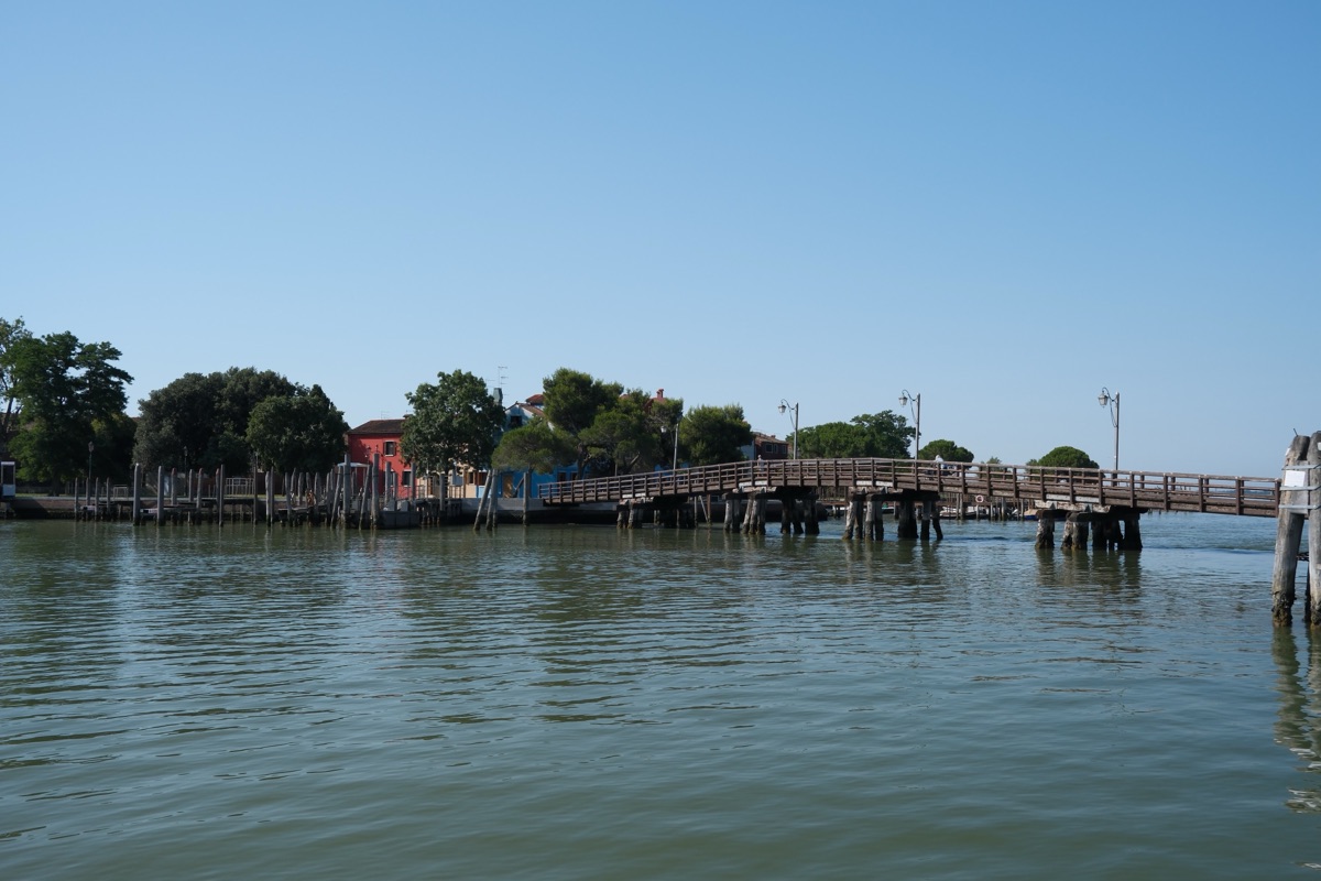 ブラーノ島に行く途中で見えた橋