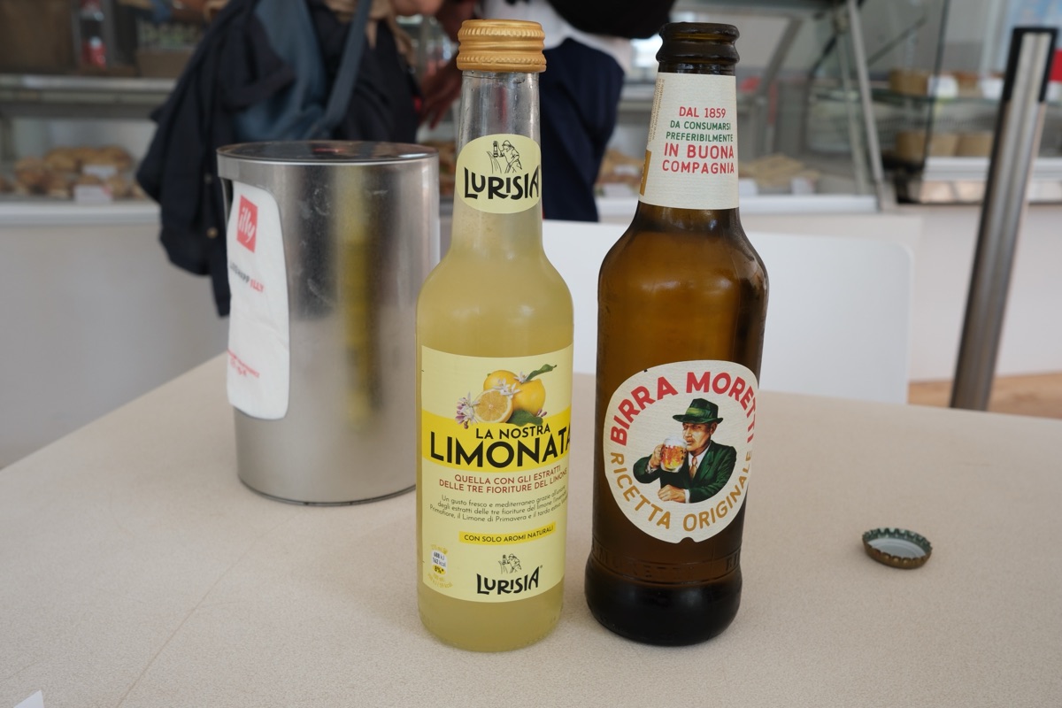 リモナータとモレッティの瓶