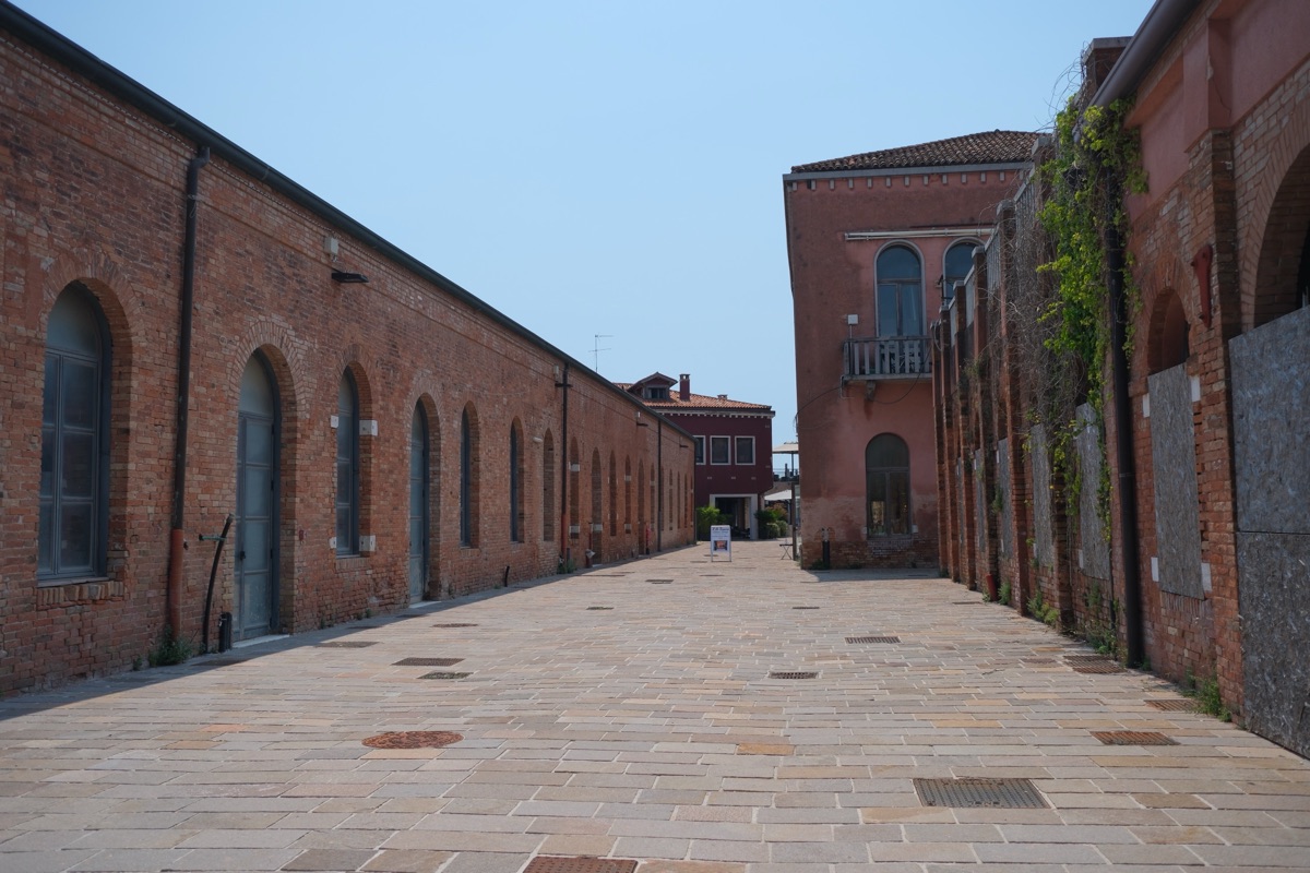 工房みたいな街並み