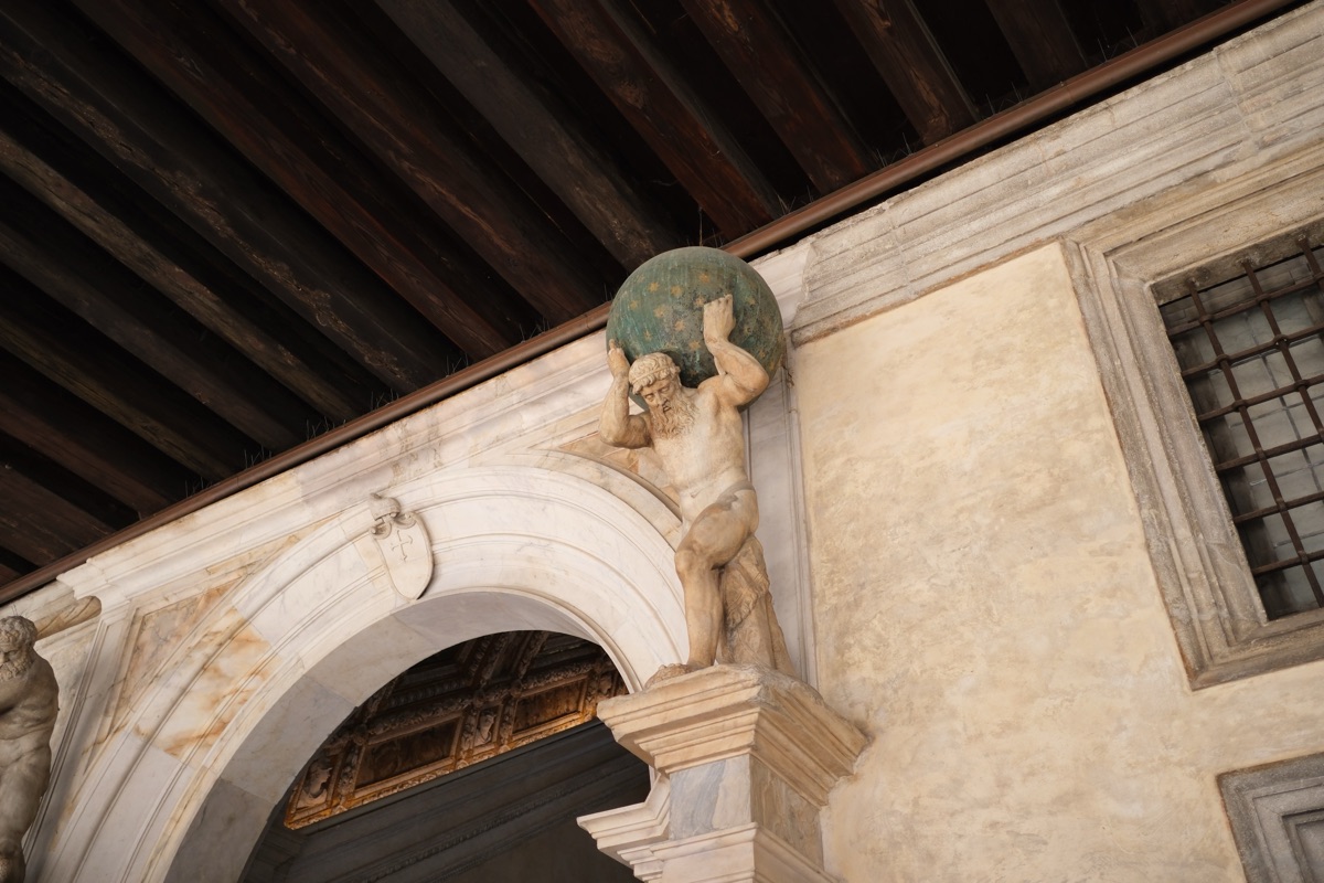 黄金の階段のアトラス