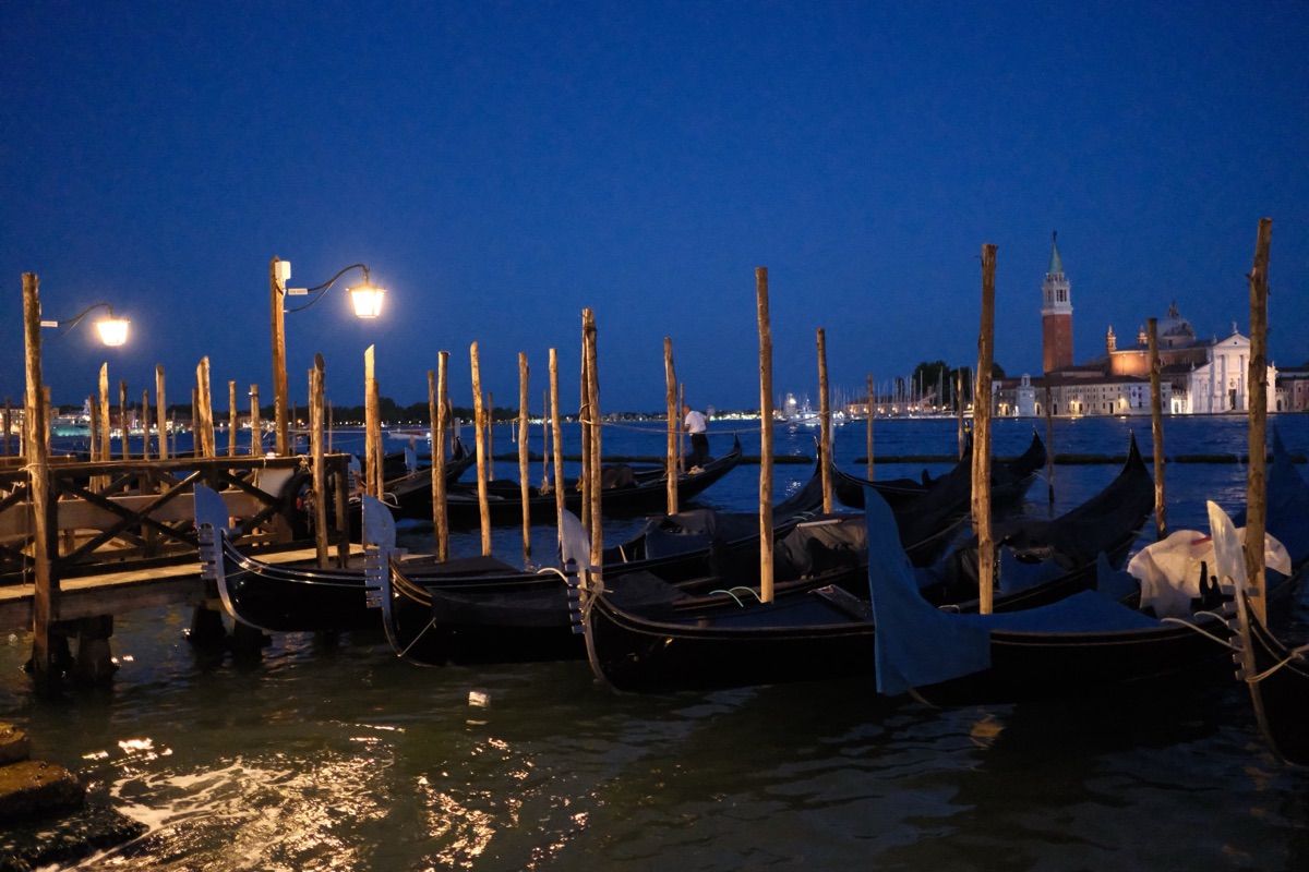 夜のゴンドラ置き場