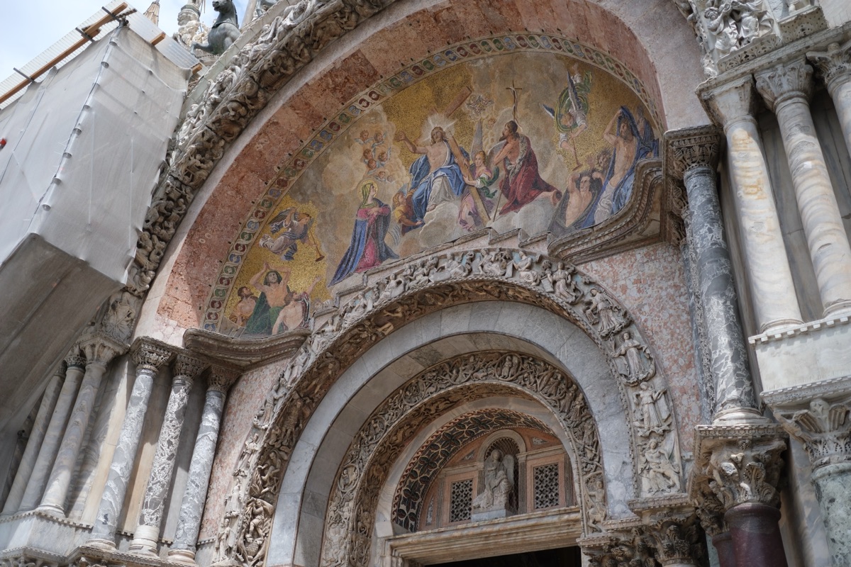 最後の審判を描いたモザイク画