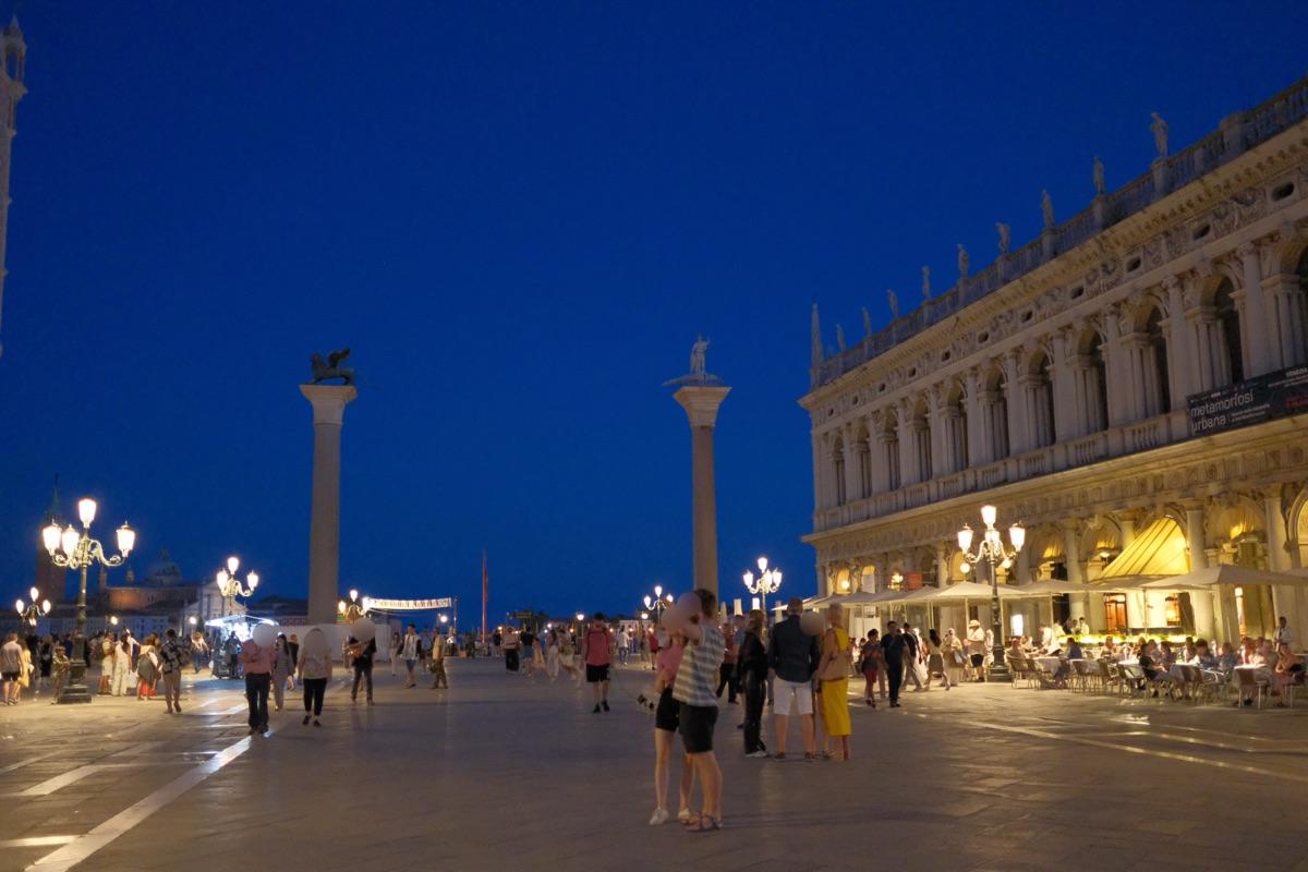 夜のサン・マルコ広場